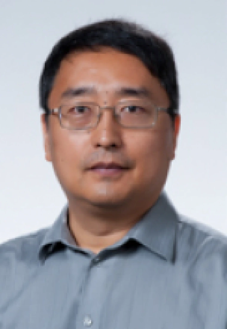 Portrait of Shenfeng Qiu